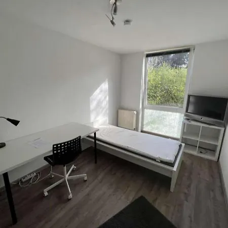 Guenstige Zimmer Im Herzen Von Kreyenbrueck Oldenburg Exterior photo